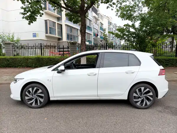 Volkswagen Golf 2025