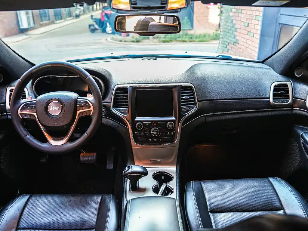 Jeep Grand Cherokee 2014 — фото 14