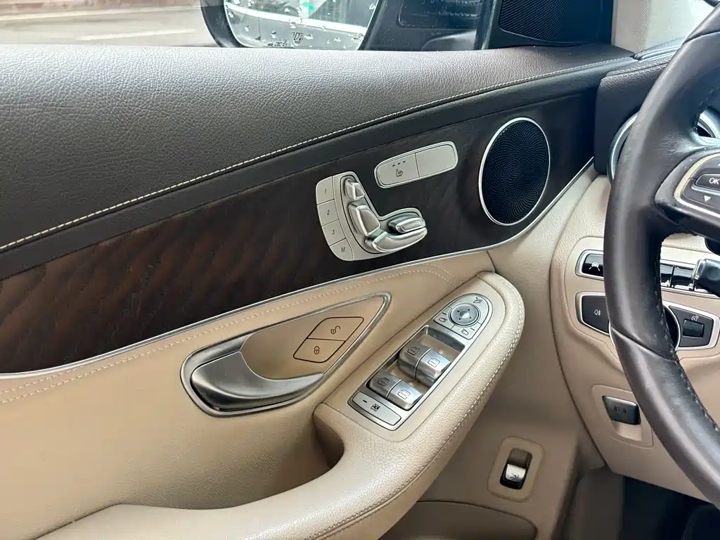 Mercedes-Benz GLC 2016 — фото 16