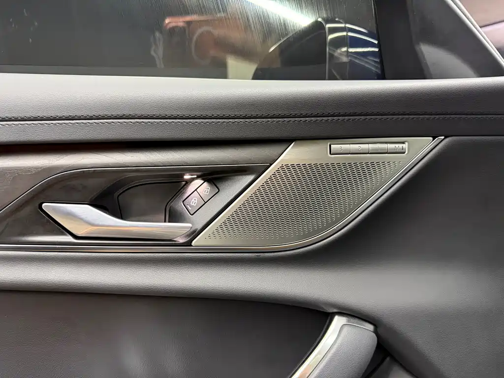 Jaguar XFL 2022 — фото 19