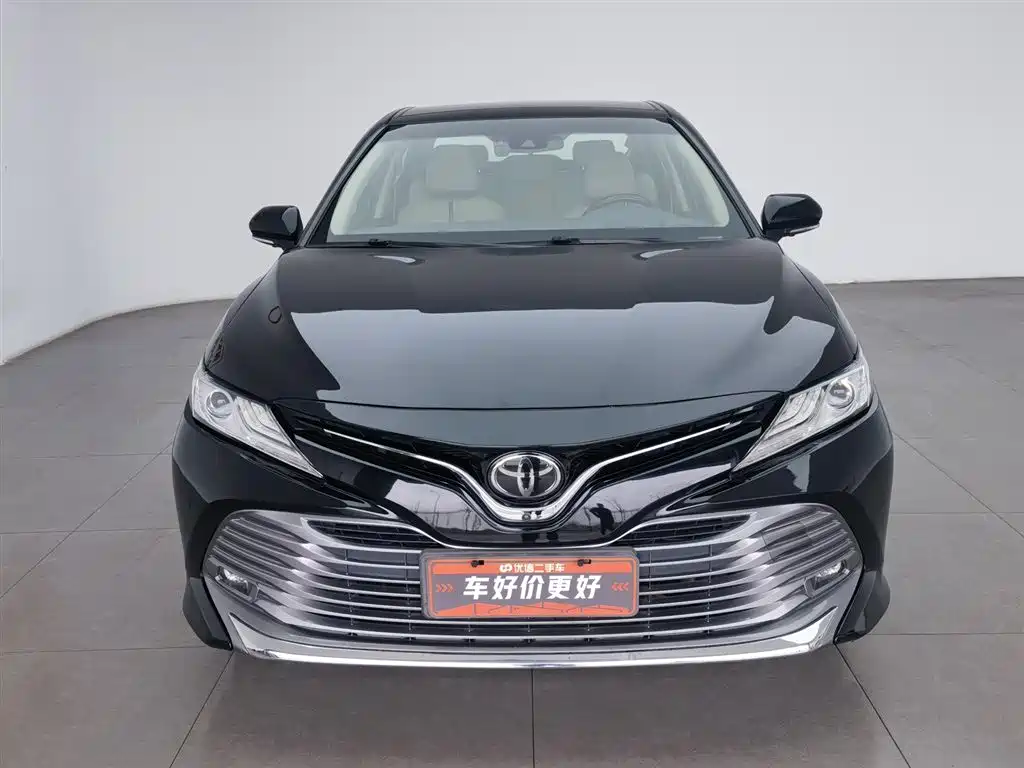 Toyota Camry 2018 — фото 3