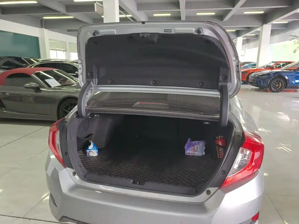 Honda Civic 2020 — фото 19