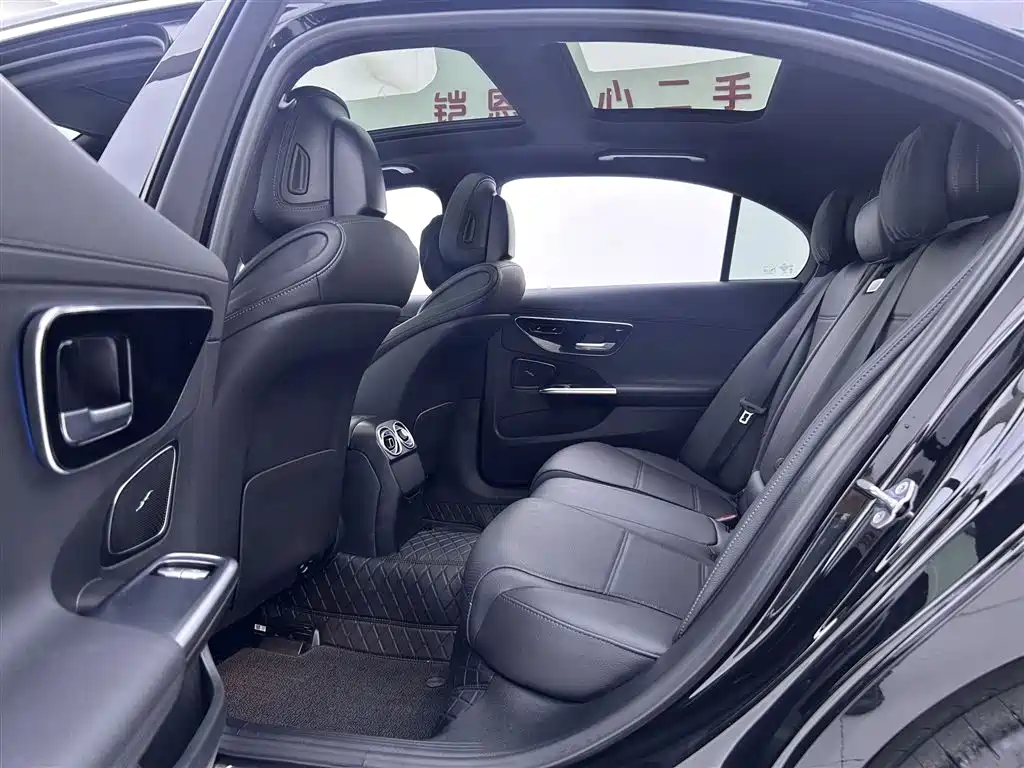 Mercedes-Benz C-Class 2023 — фото 13