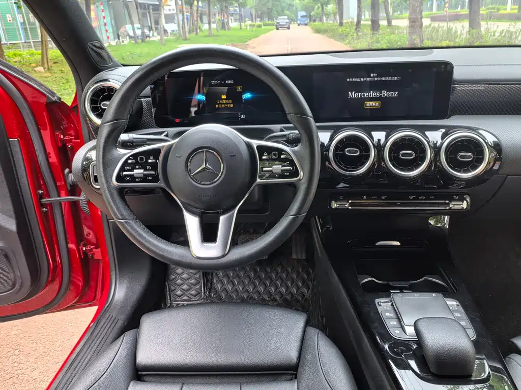 Mercedes-Benz A-Class 2022 — фото 9
