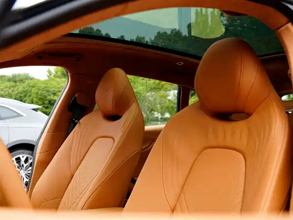 Aston Martin DBX 2024