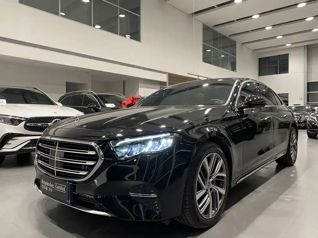 Mercedes-Benz E-Class 2025 — фото 1