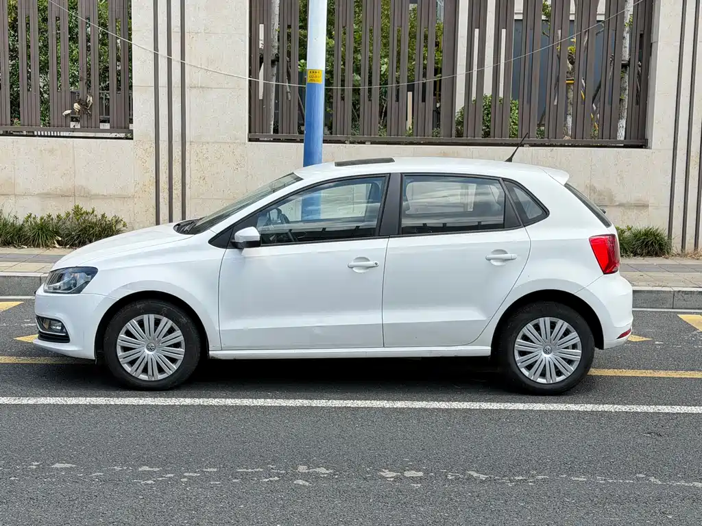 Volkswagen Polo 2016 — фото 19