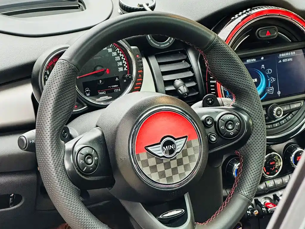MINI JCW 2017 — фото 10