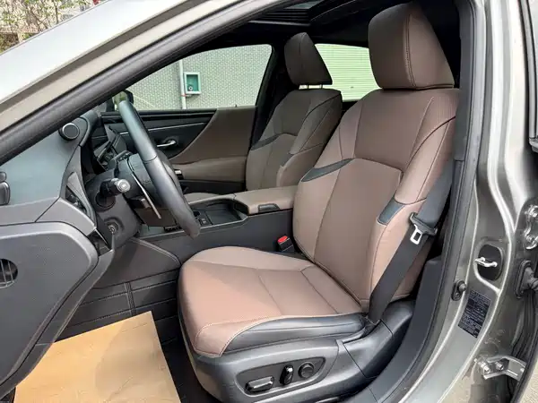 Lexus ES 2023