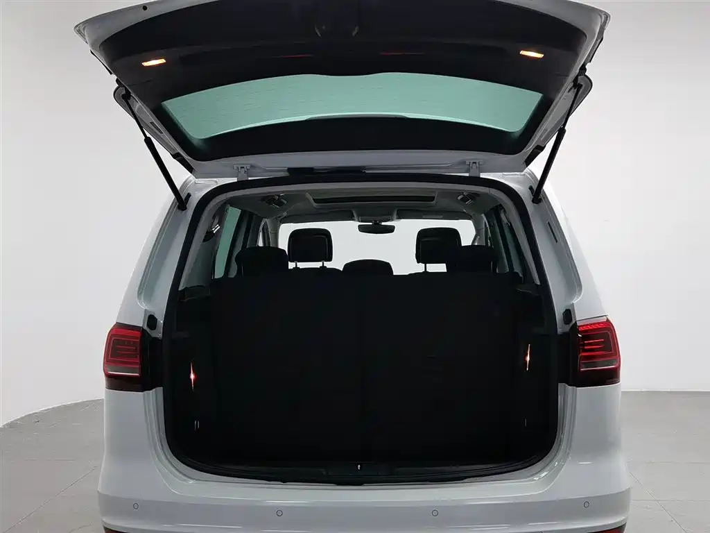 Volkswagen Sharan 2017 — фото 16