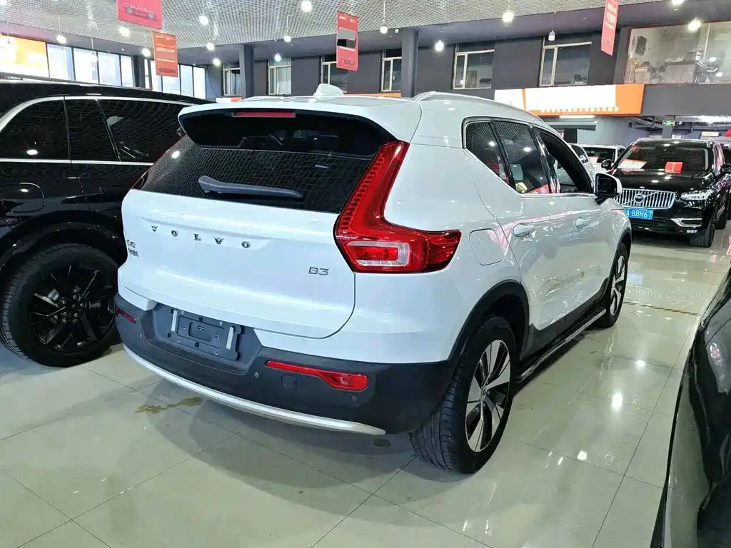 Volvo XC40 2022 — фото 4