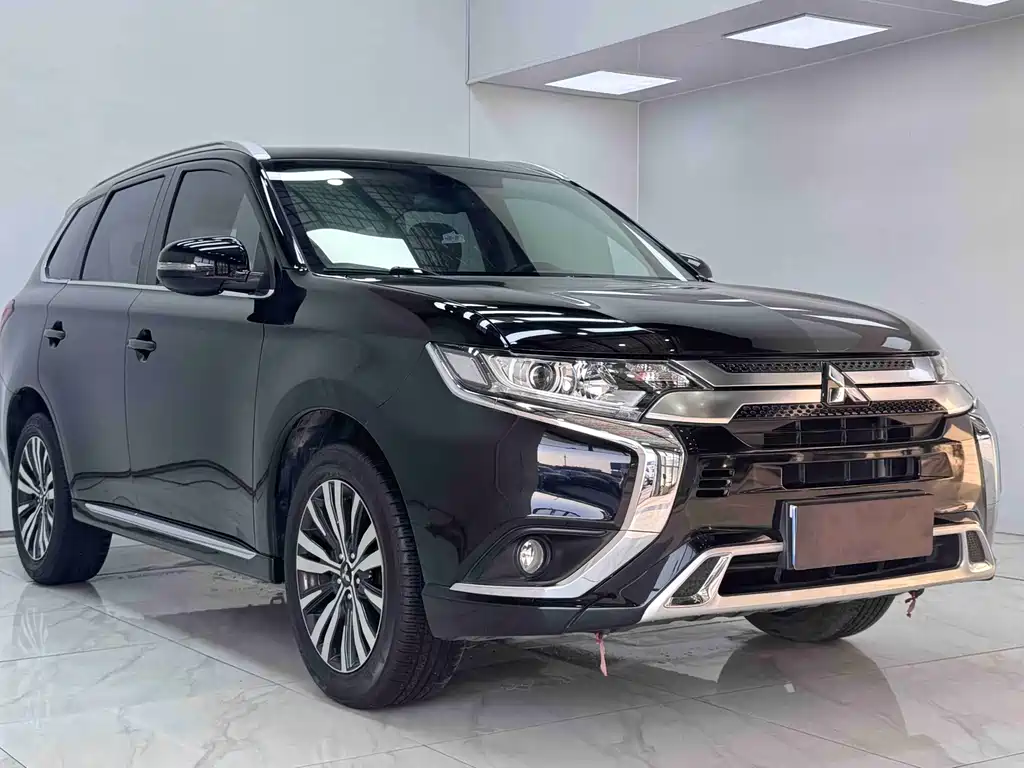Mitsubishi Outlander 2021 — фото 3