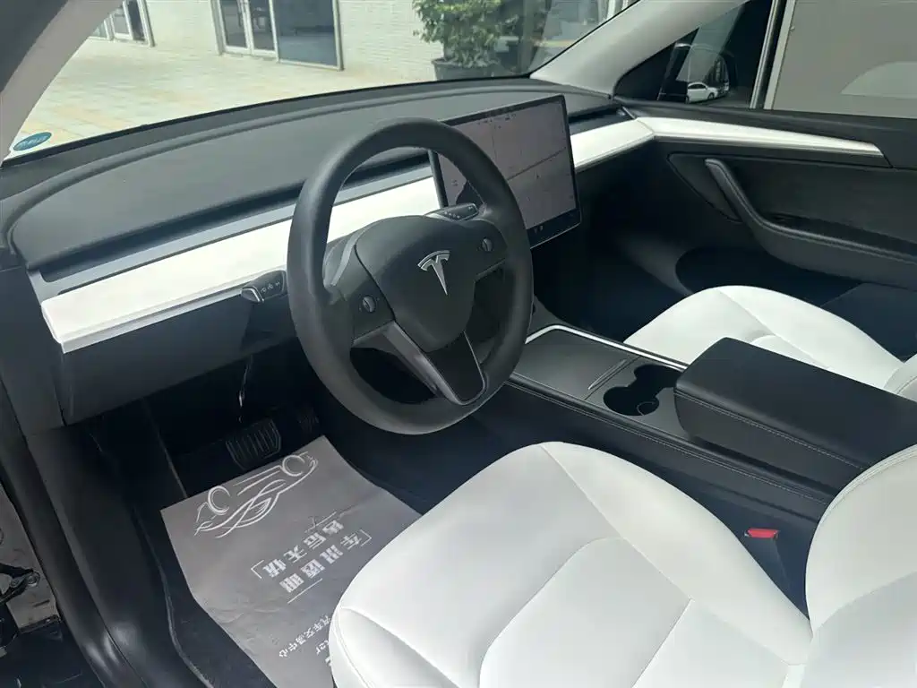Tesla Model Y 2024 — фото 16