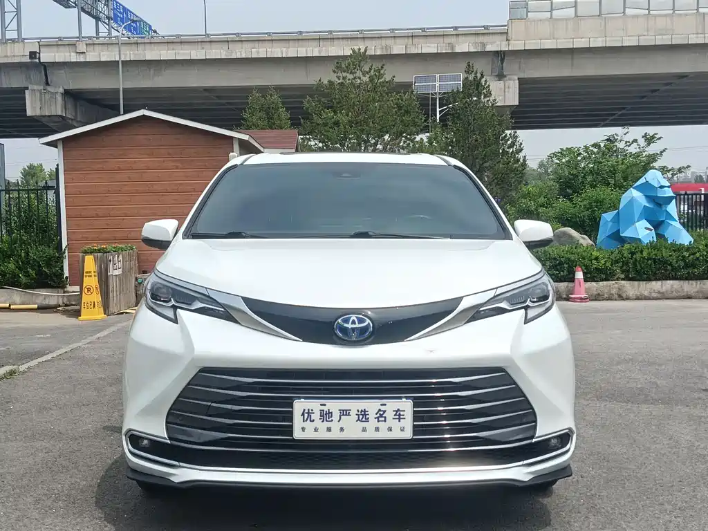 Toyota Sienna 2022 — фото 2