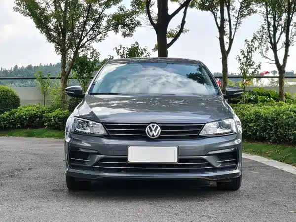 Volkswagen Sagitar 2018