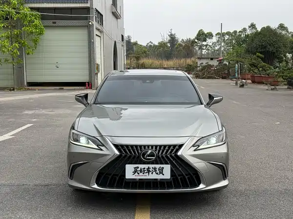 Lexus ES 2023