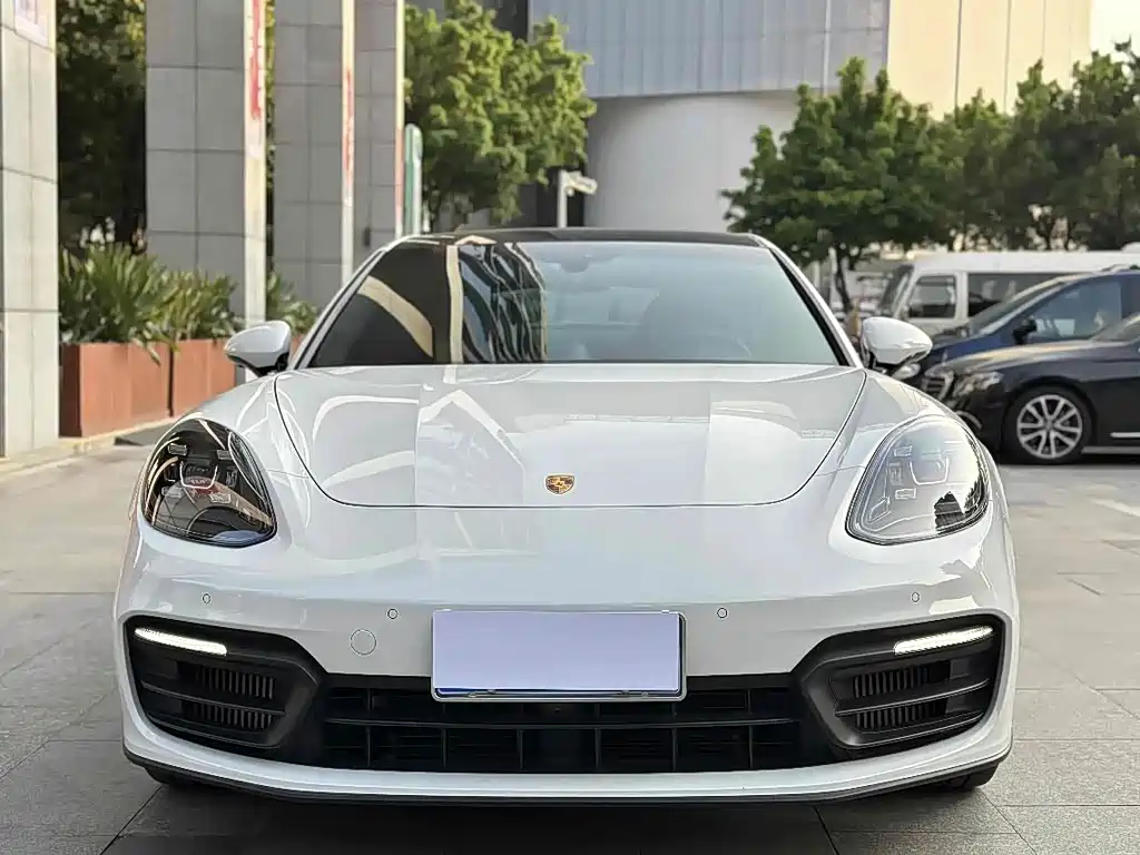 Porsche Panamera 2021