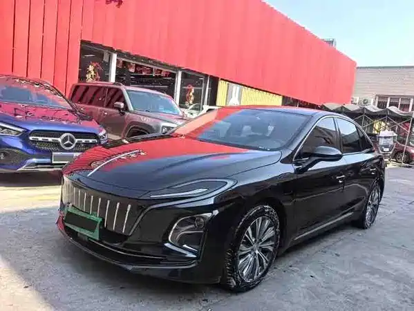 Hongqi E-QM5 2022