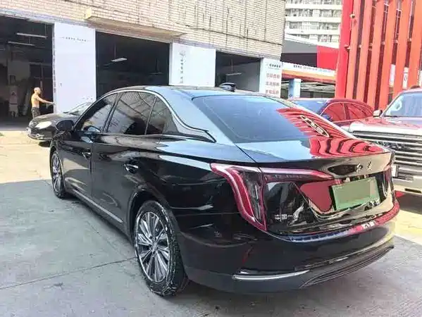 Hongqi E-QM5 2022