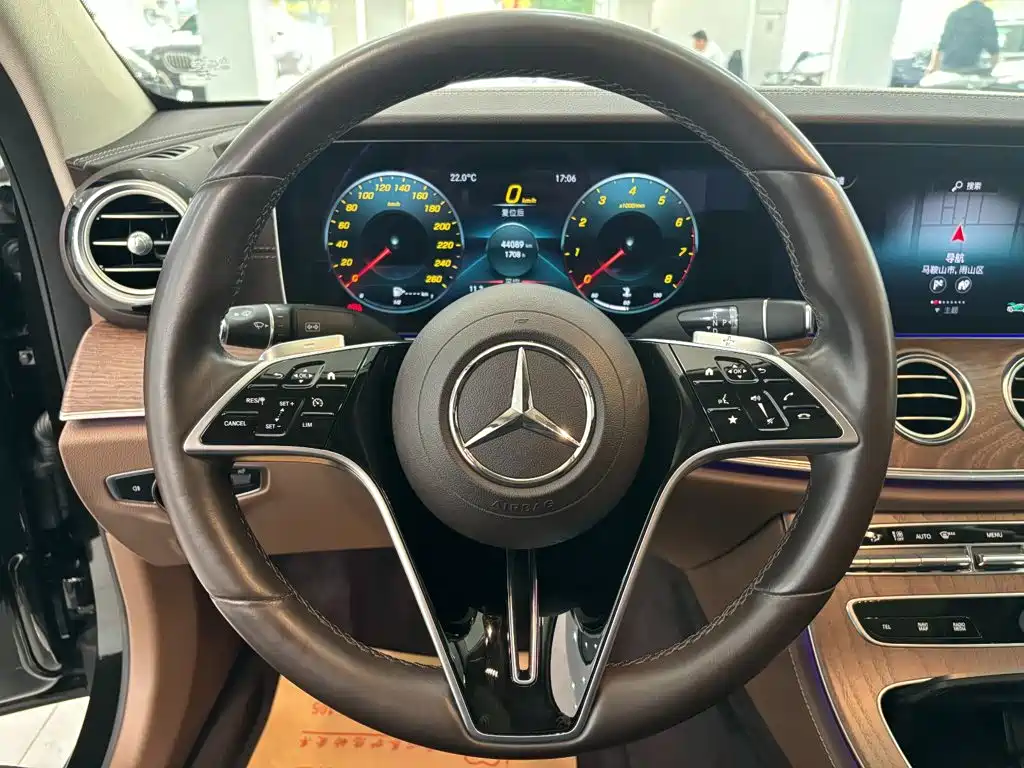 Mercedes-Benz E-Class 2022 — фото 13