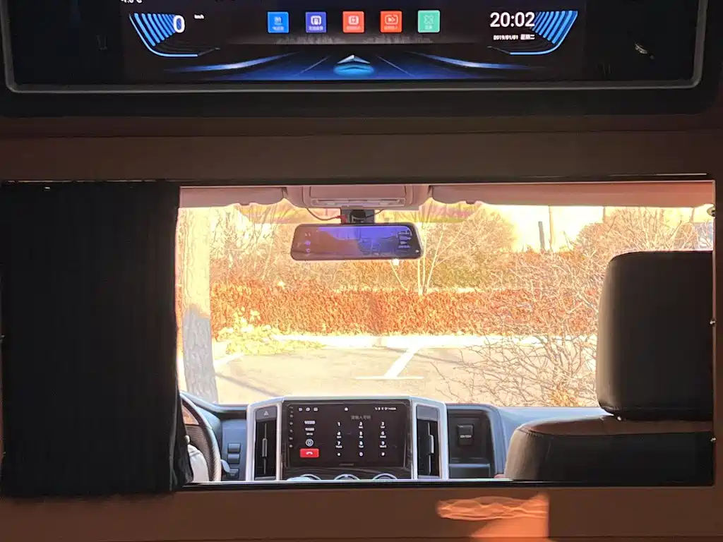 Toyota Hiace 2024 — фото 7