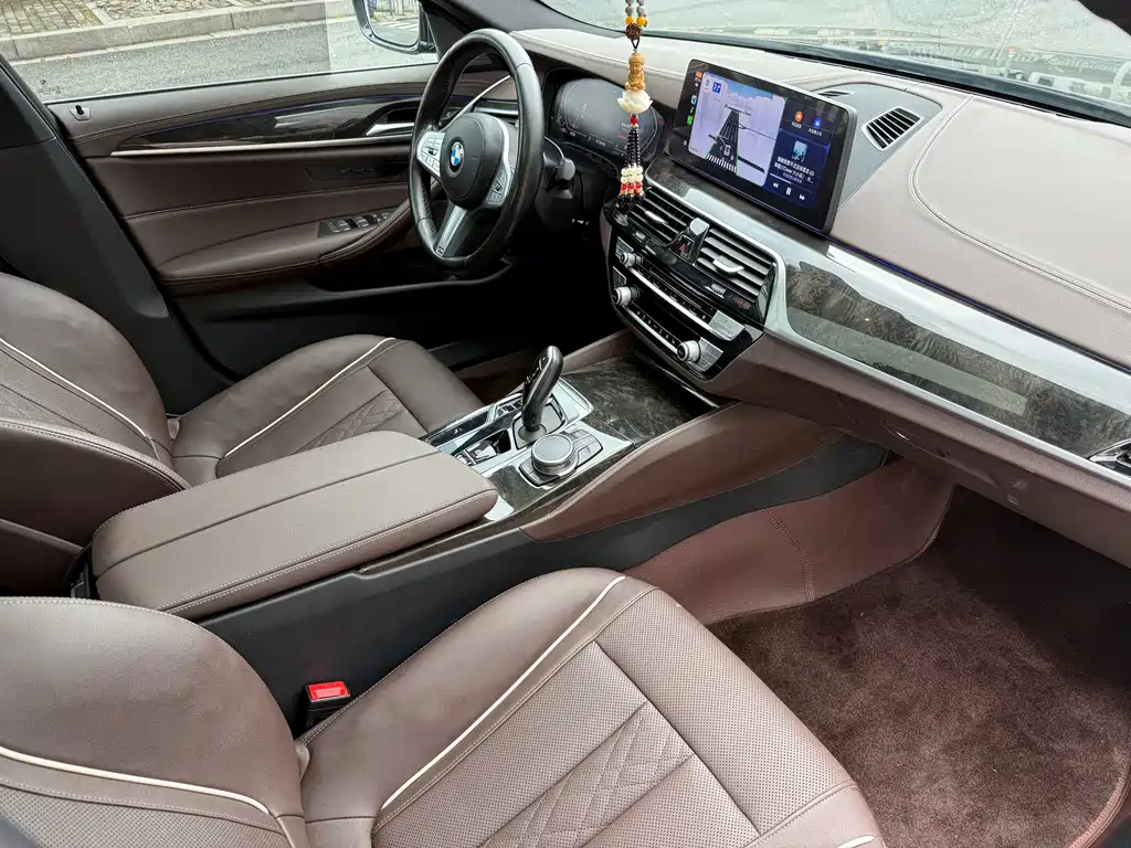 BMW 5 Series 2023 — фото 11