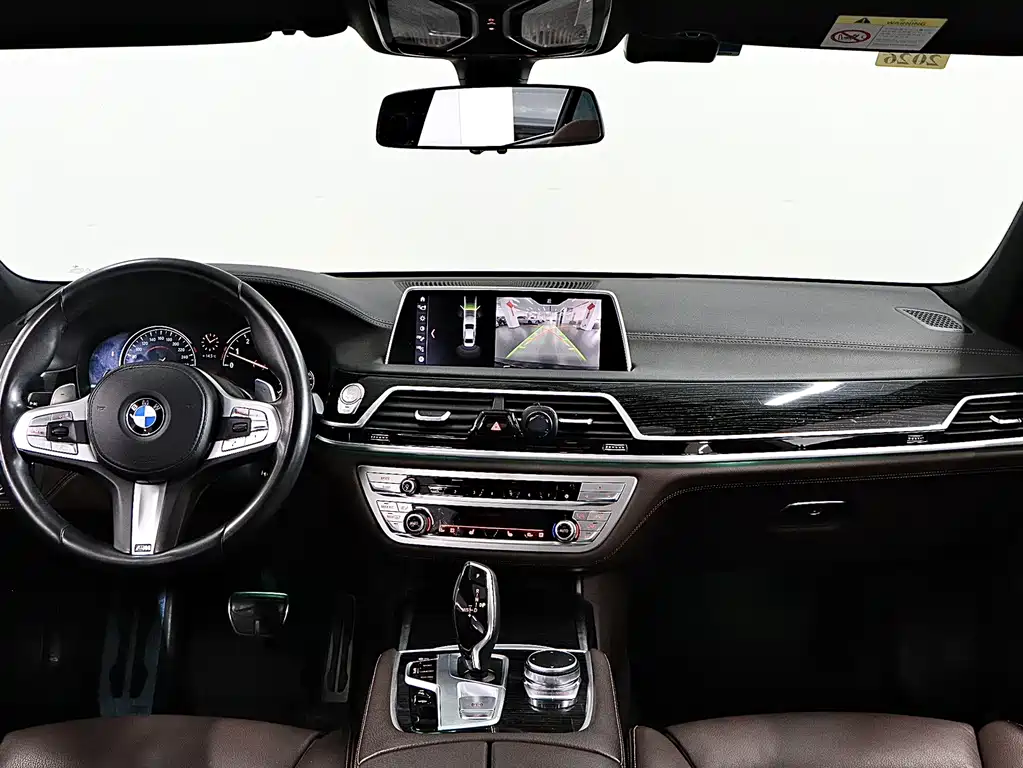 BMW 7 Series 2018 — фото 19