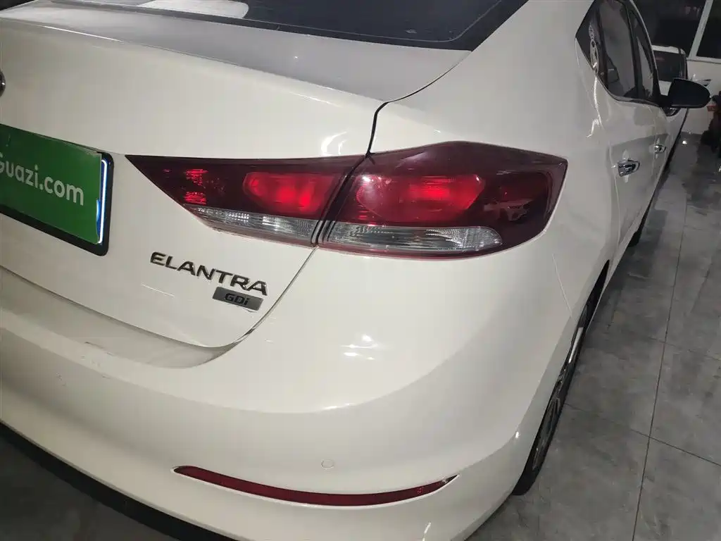 Hyundai Elantra 2018 — фото 8