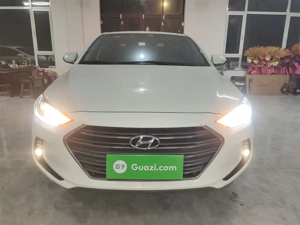 Hyundai Elantra 2018 — фото 3