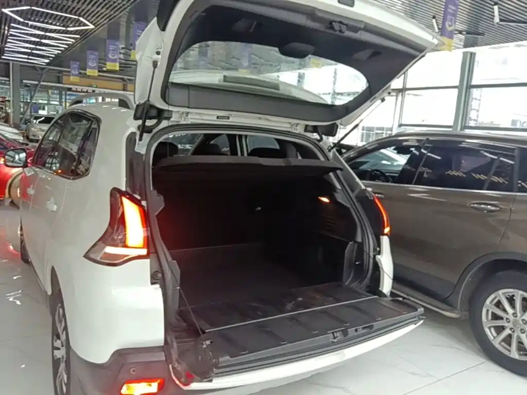 Peugeot 3008 2017 — фото 19