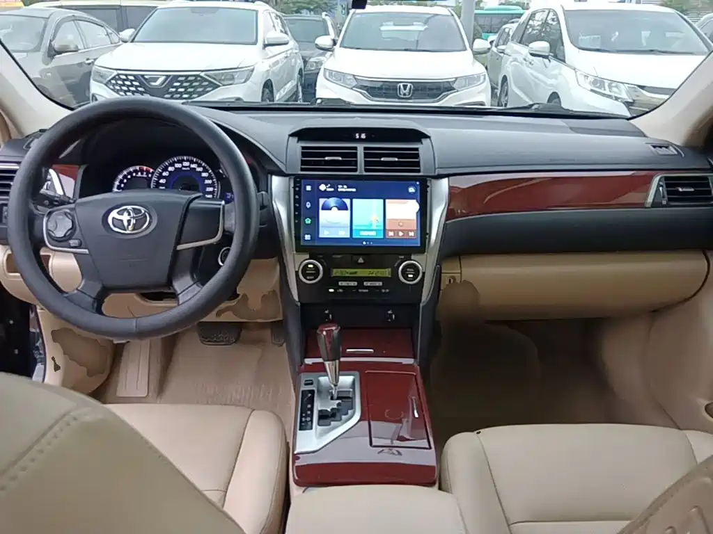 Toyota Camry 2014 — фото 16