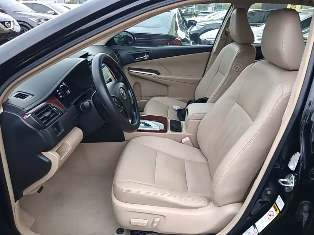 Toyota Camry 2014 — фото 22