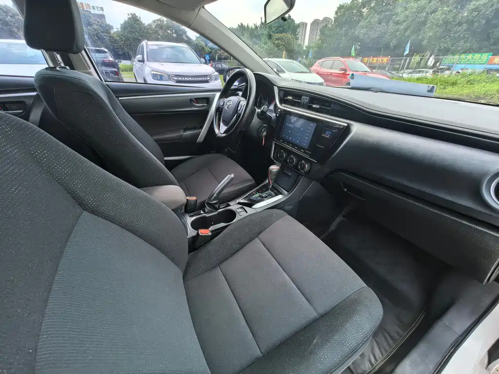 Toyota Corolla 2018 — фото 9