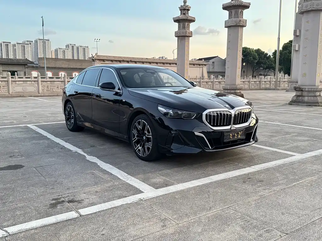 BMW 5 Series 2025