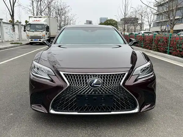 Lexus LS 2020