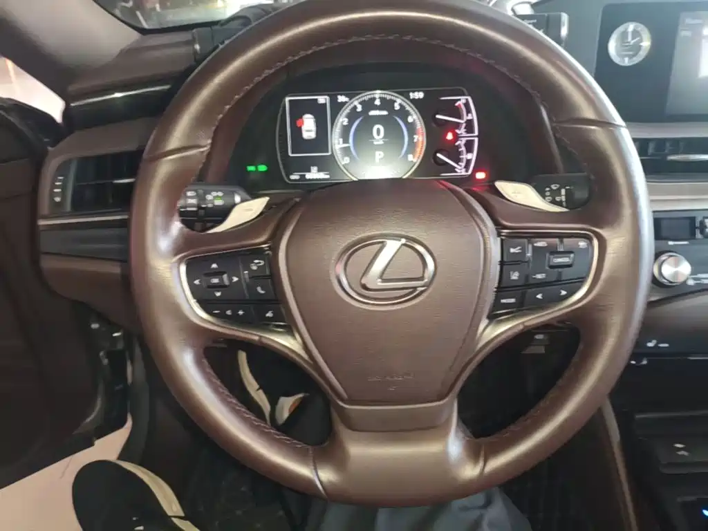 Lexus ES 2021 — фото 11