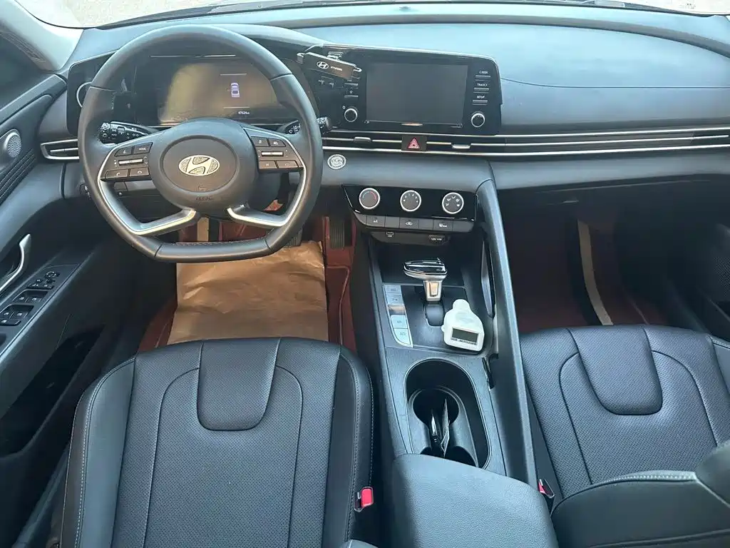 Hyundai Elantra 2023