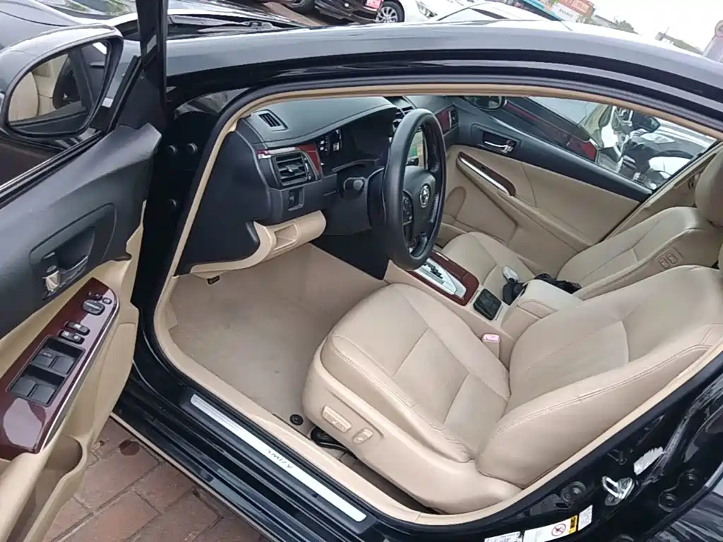Toyota Camry 2014 — фото 23