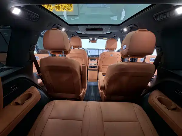 Li Auto L8 2025