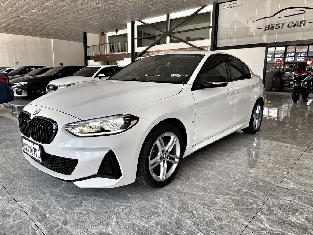 BMW 1 Series 2021 — фото 1