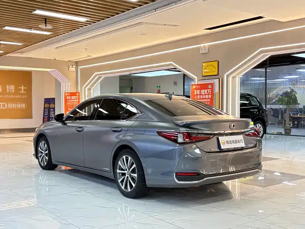 Lexus ES 2020
