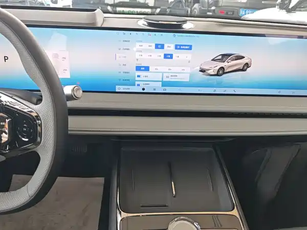 Geely Galaxy E8 2025