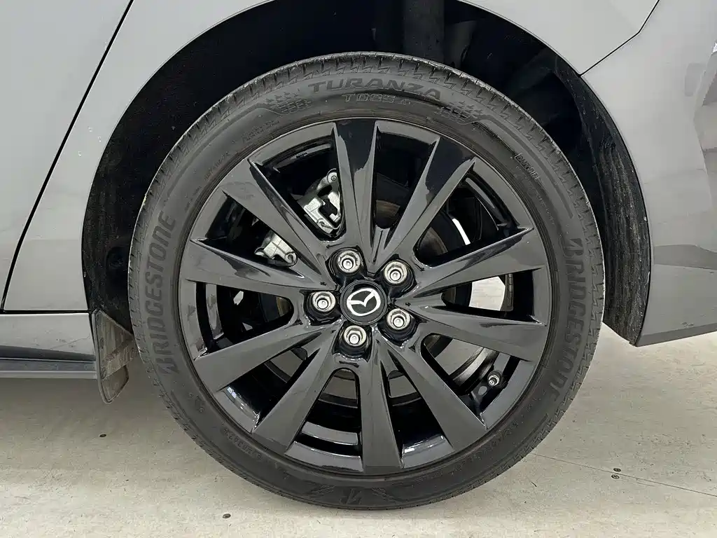 Mazda 3 Axela 2023 — фото 16