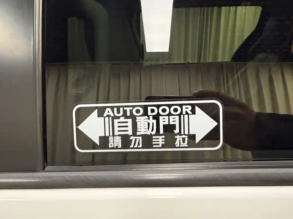 Toyota Sienna 2016 — фото 10