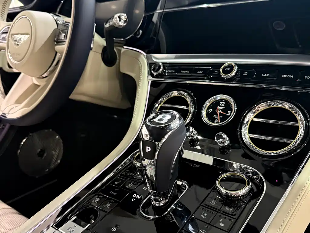 Bentley Continental 2023 — фото 10