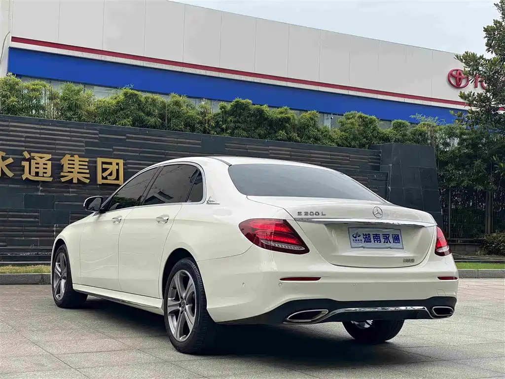 Mercedes-Benz E-Class 2018 — фото 16