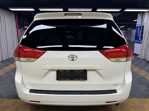 Toyota Sienna 2015