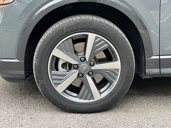 Audi Q2L E-Tron 2019
