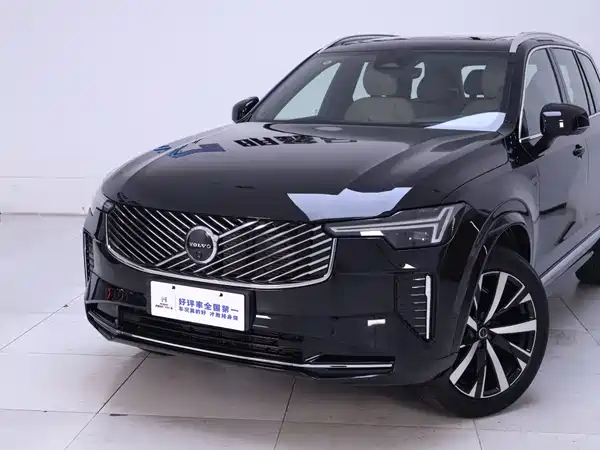 Volvo XC90 2025