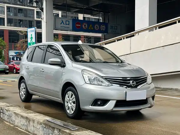 Nissan Livina 2015